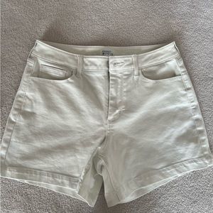 High Rise Mid Length Short. Khaki. Size 8. Market & Spruce from Stitch Fix.